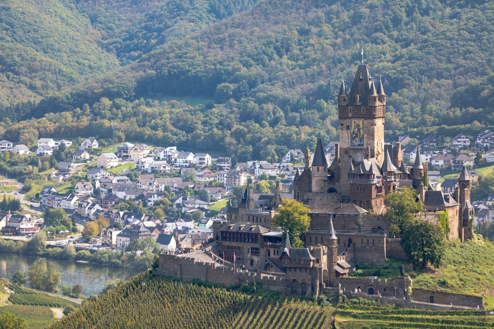 Reichsburg Cochem thront über der Mosel